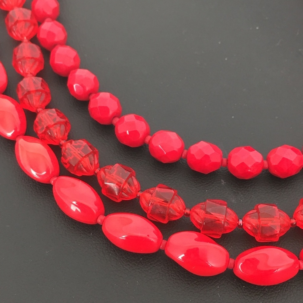 Vintage 3 Strand Red Glass Beaded Necklace Mid Century Estate Costume Jewelry - Picture 7 of 11